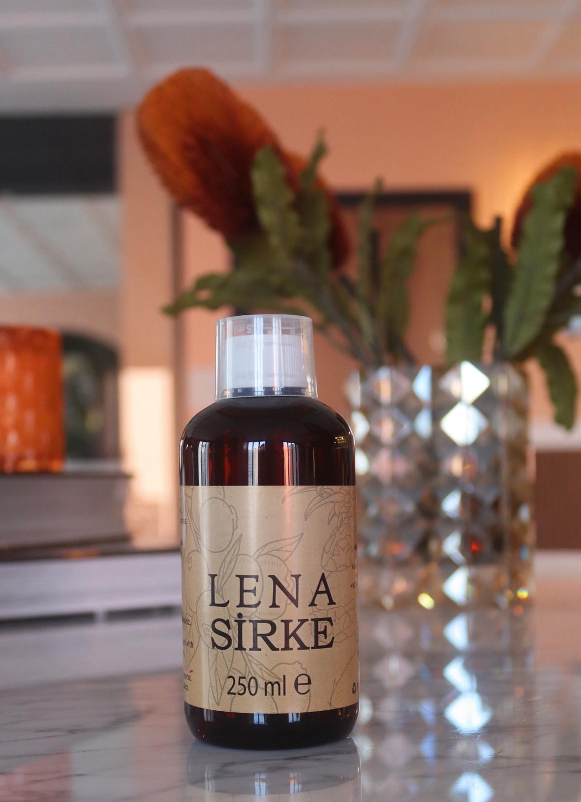 Lena Detox Azijn - Meidoorn - Appel - Tijm - Gember - Ananas 1 Fles van 250 ml