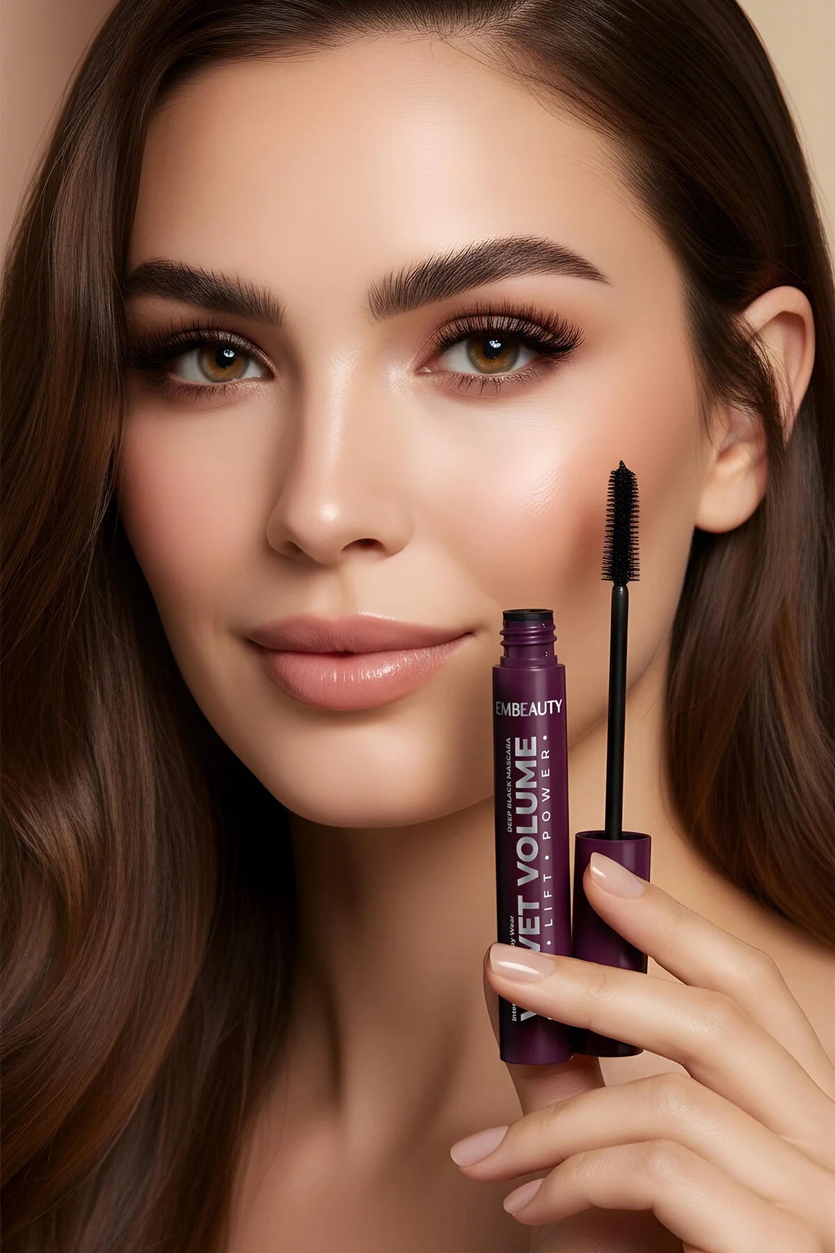 Embeauty Deep Black Mascara - Velvet Volume Mascara - Intense Zwart - Volume- en lengte-effect & Lift - Klontvrije Formule - Dagelijks gebruik - Alle wimpertypes - 12 ml