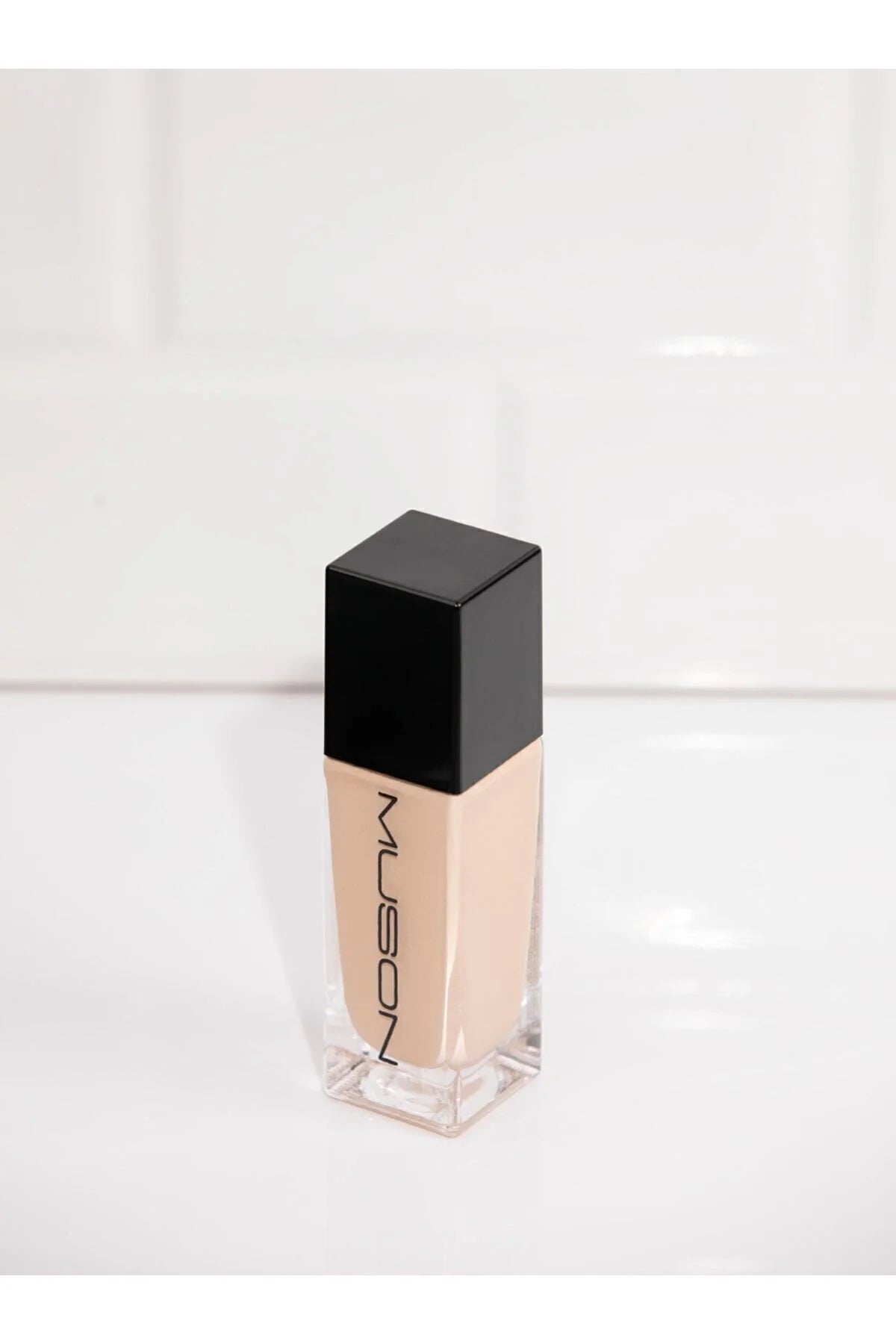 MUSON Natural Illumination Foundation 140 Light 30 ml | Verhelderende Vloeibare Foundation met Natuurlijke Finish