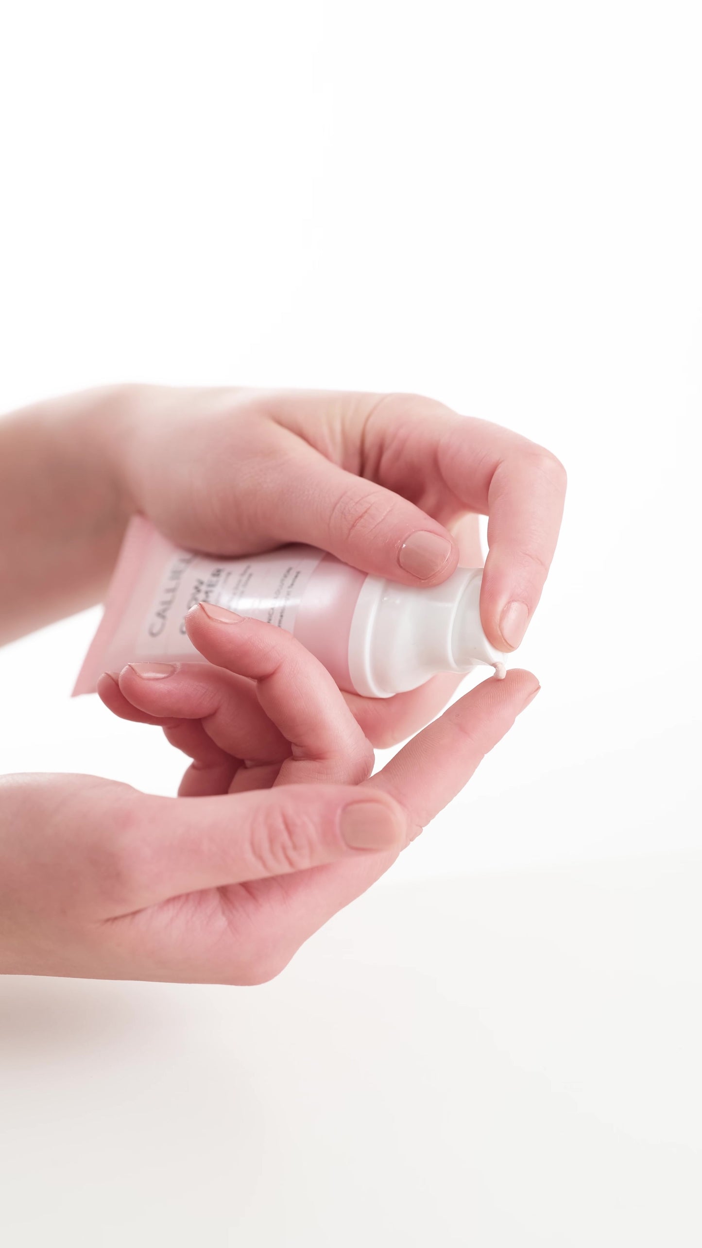 Calliel Glow Primer SPF 50+ UVA+UVB Evens Up Skin Tone Boosts Natural Glow - Toon-egaliserende zonnebrandcreme - Helpt de huidteint met Arbutin Niacinamide & Hyaluronic Acid - Verhelderende & Intensief hydraterende crème Dermatologisch getest 50 ml