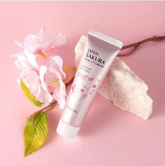 Laikou - Japan Sakura Tone Up Cream - Hydrateert huid - Verzacht droge huid - Bedekt donkere kringen - Grote poriën - Acne-littekens & Doffe huid - Niacinamide - Vitamine C - Centella Asiatica extract - Voor alle huidtypen - 30 g