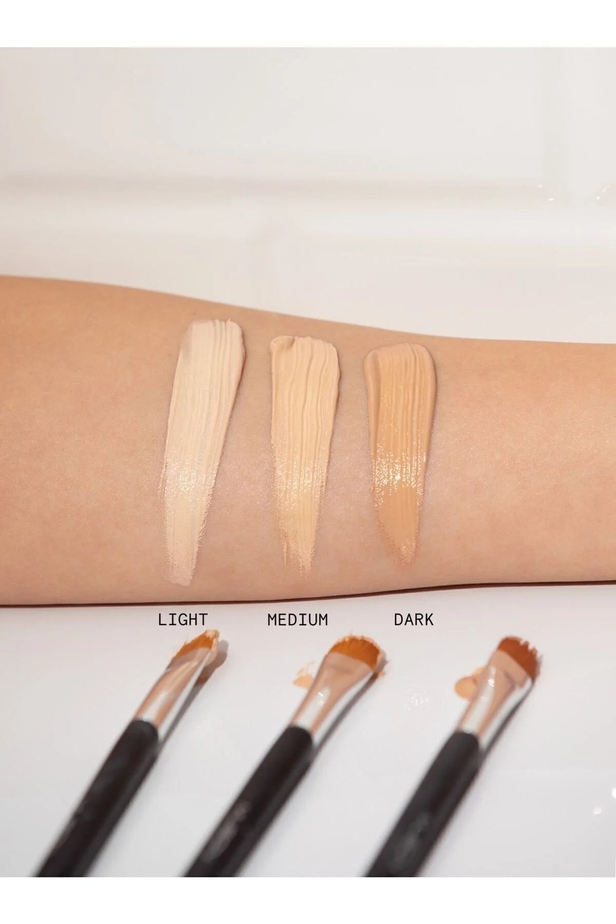 MUSON Natural Illumination Foundation 140 Light 30 ml | Verhelderende Vloeibare Foundation met Natuurlijke Finish