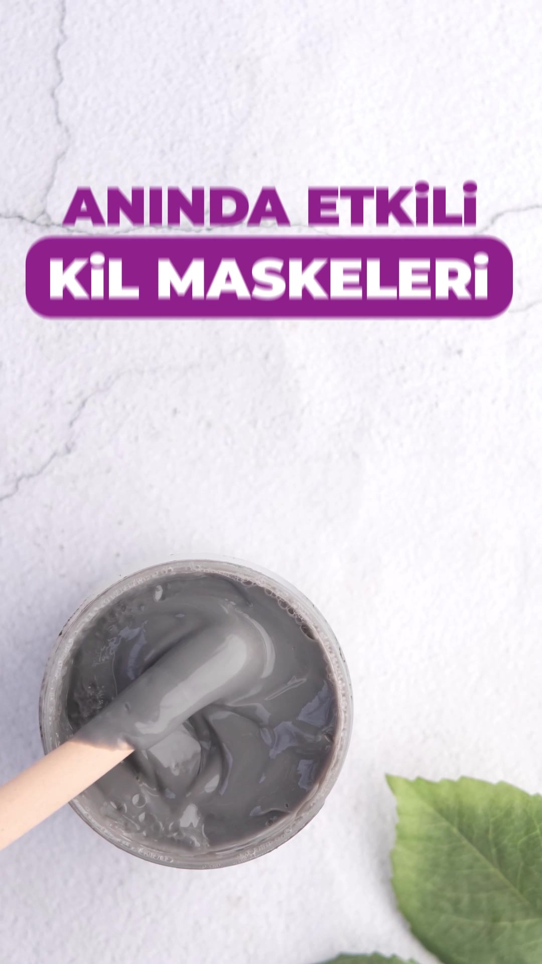 Dermokil Anti-Spot Clay Mask - 2% Alpha Arbutine + Vitamine C - Dermokil Anti-Vlek Kleimasker - Doffe & Oneffen huid verminderen - Helpt zonnevlekken + ouderdomsvlekken en acnelittekens elimineren - Verwijdert Mee-eters - Alle huidtypen - 50 ml