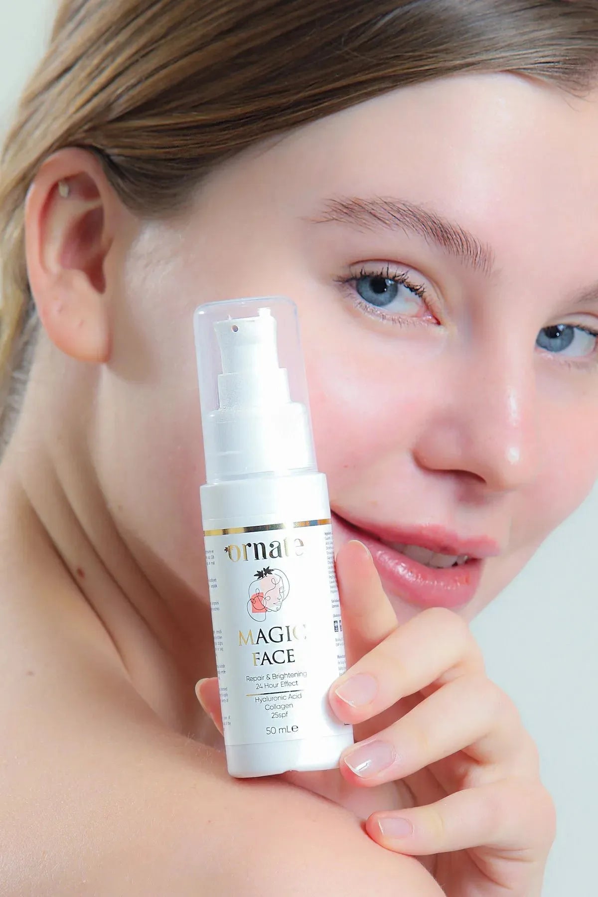 ORNATE Magic Face Foundation 24 uurseffect - Anti-Blemish - Anti-Rimpel - Collageen - Hyaluronzuur - SPF 25 Waterbestendig - SPF 25 Zonnebrandcrème - Anti-vlekken - Anti-veroudering - Hydrateert - Voor alle huid 50 ml
