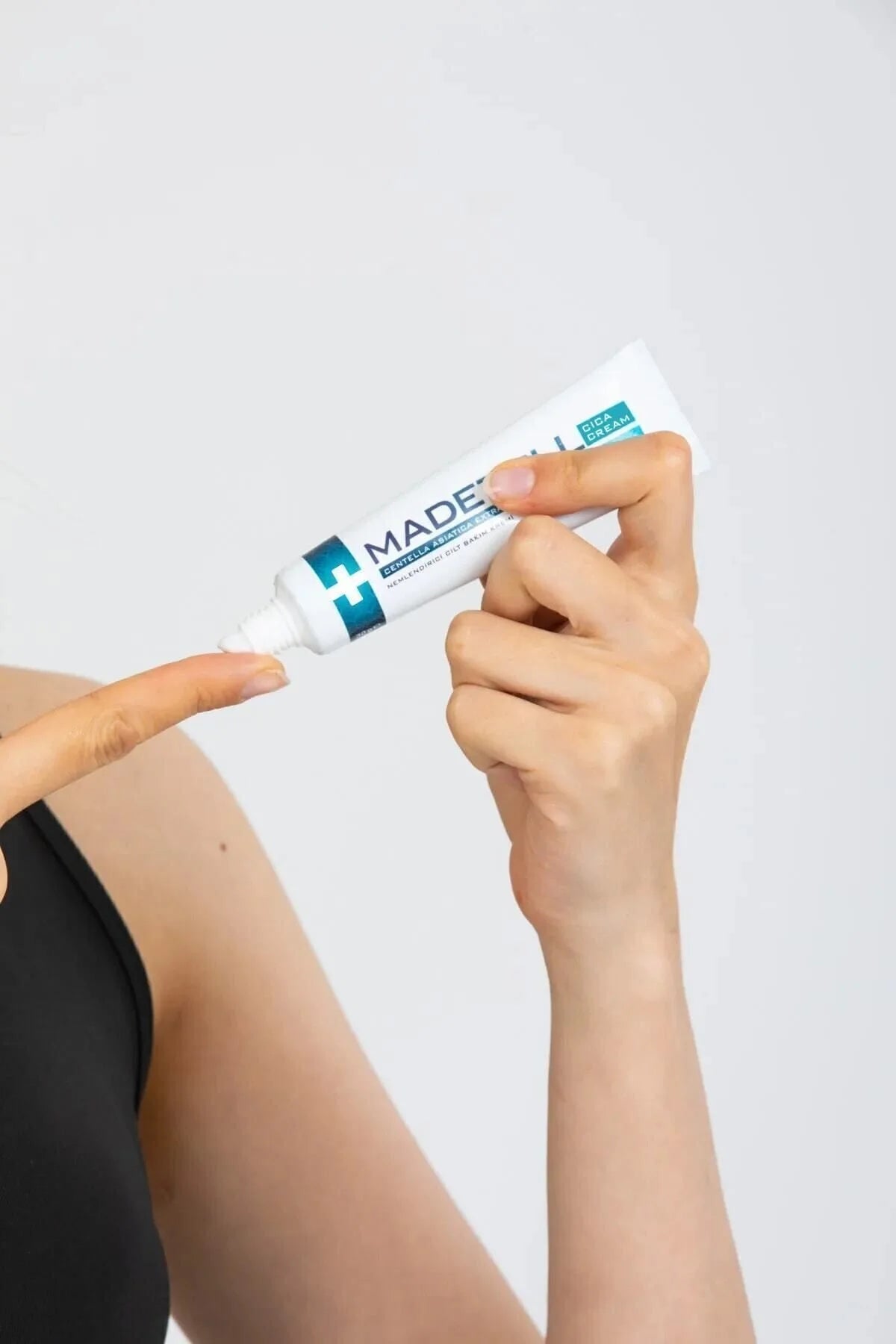 Madetoll - Centella Asiatica Wondercreme- Tegen Pigmentatie - Herstellend en verstrakkend - Helpt tegen Acne & Puisten & behandeling van een geïrriteerde huid - 30G