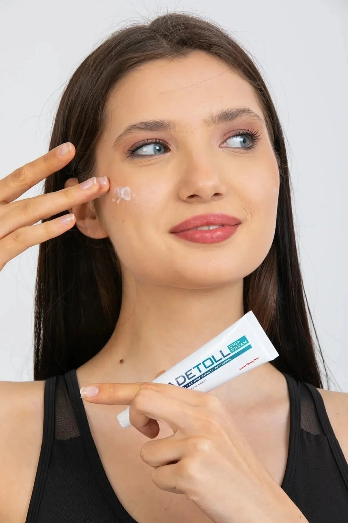 Madetoll - Centella Asiatica Wondercreme- Tegen Pigmentatie - Herstellend en verstrakkend - Helpt tegen Acne & Puisten & behandeling van een geïrriteerde huid - 30G